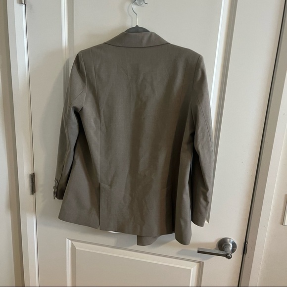 Wool-blend White Contrast Closure Blazer - Picture 11 of 16